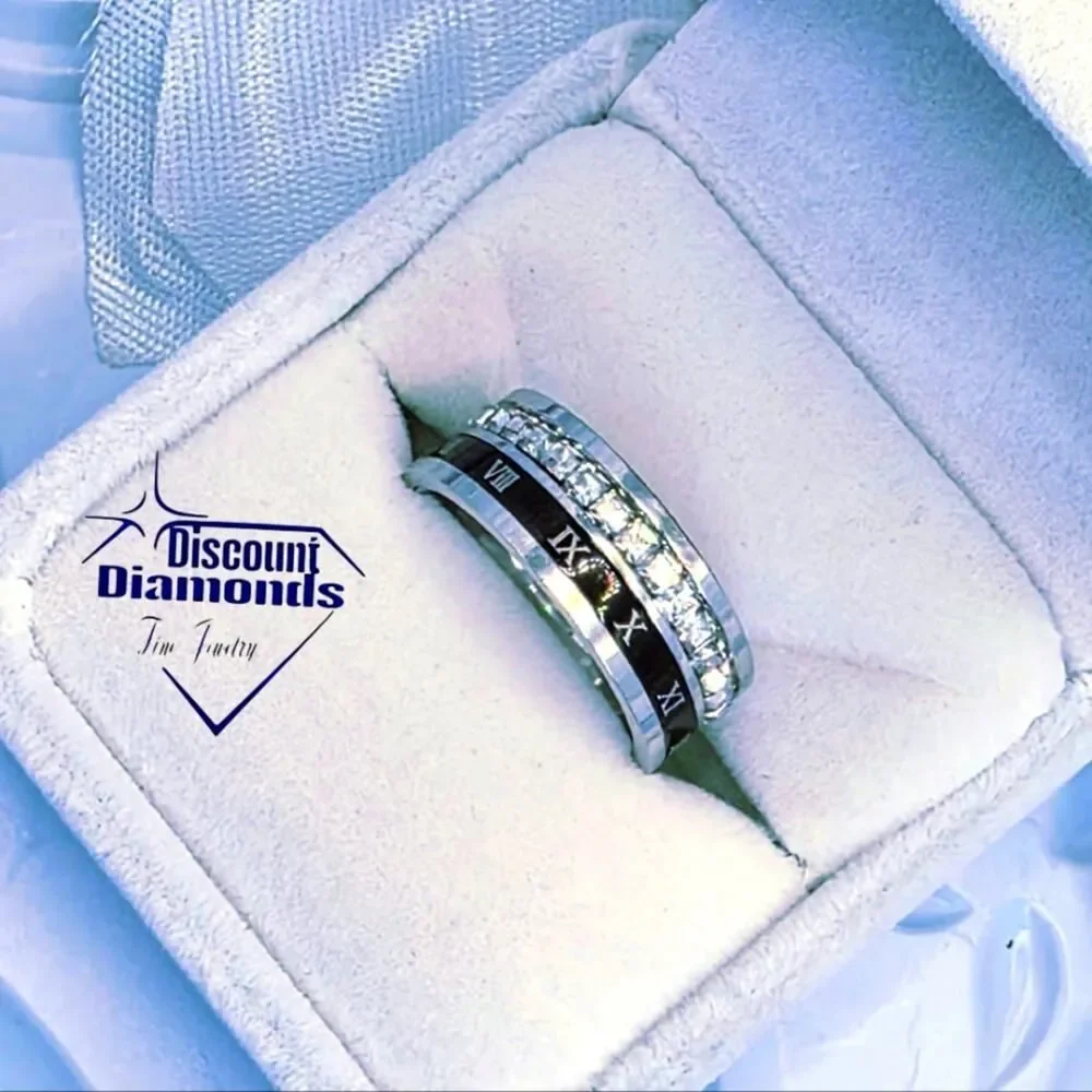 Men's / Women's Unisex Classic Vintage Roman Numeral Titanium Diamond Ring